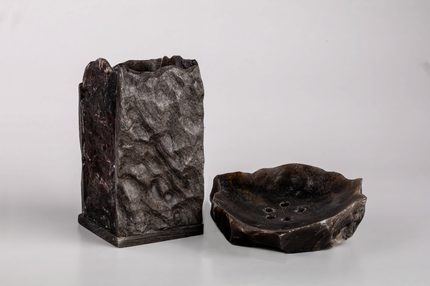 Set de baño negro fondo blanco